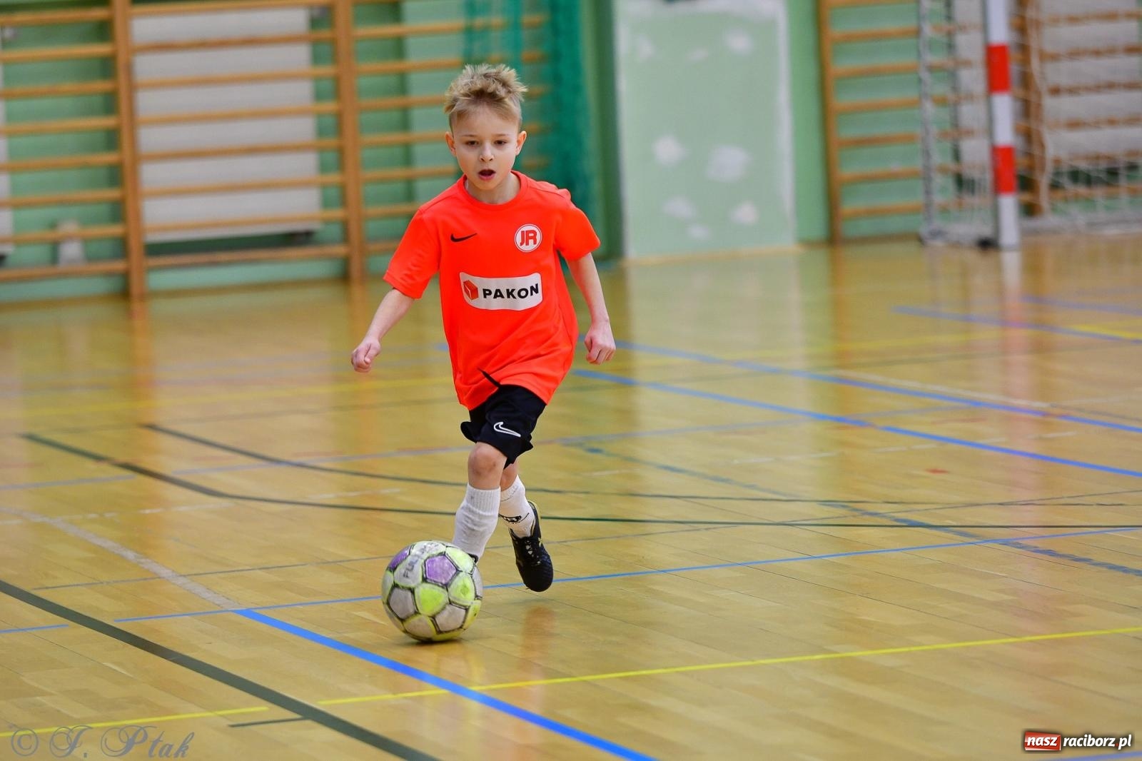 Zdjęcie w galerii na portalu naszraciborz.pl: Piłkarska rywalizacja rocznika 2016. Kolejny turniej fundacji Junior Trening [FOTO] wiadomości z regionu