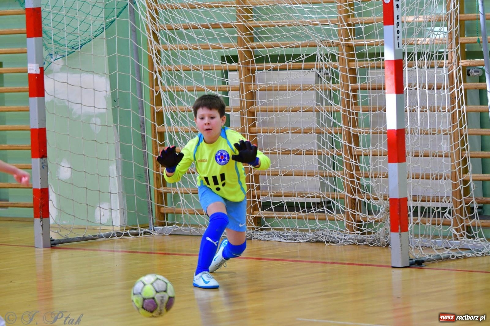 Zdjęcie w galerii na portalu naszraciborz.pl: Piłkarska rywalizacja rocznika 2016. Kolejny turniej fundacji Junior Trening [FOTO] wiadomości z regionu