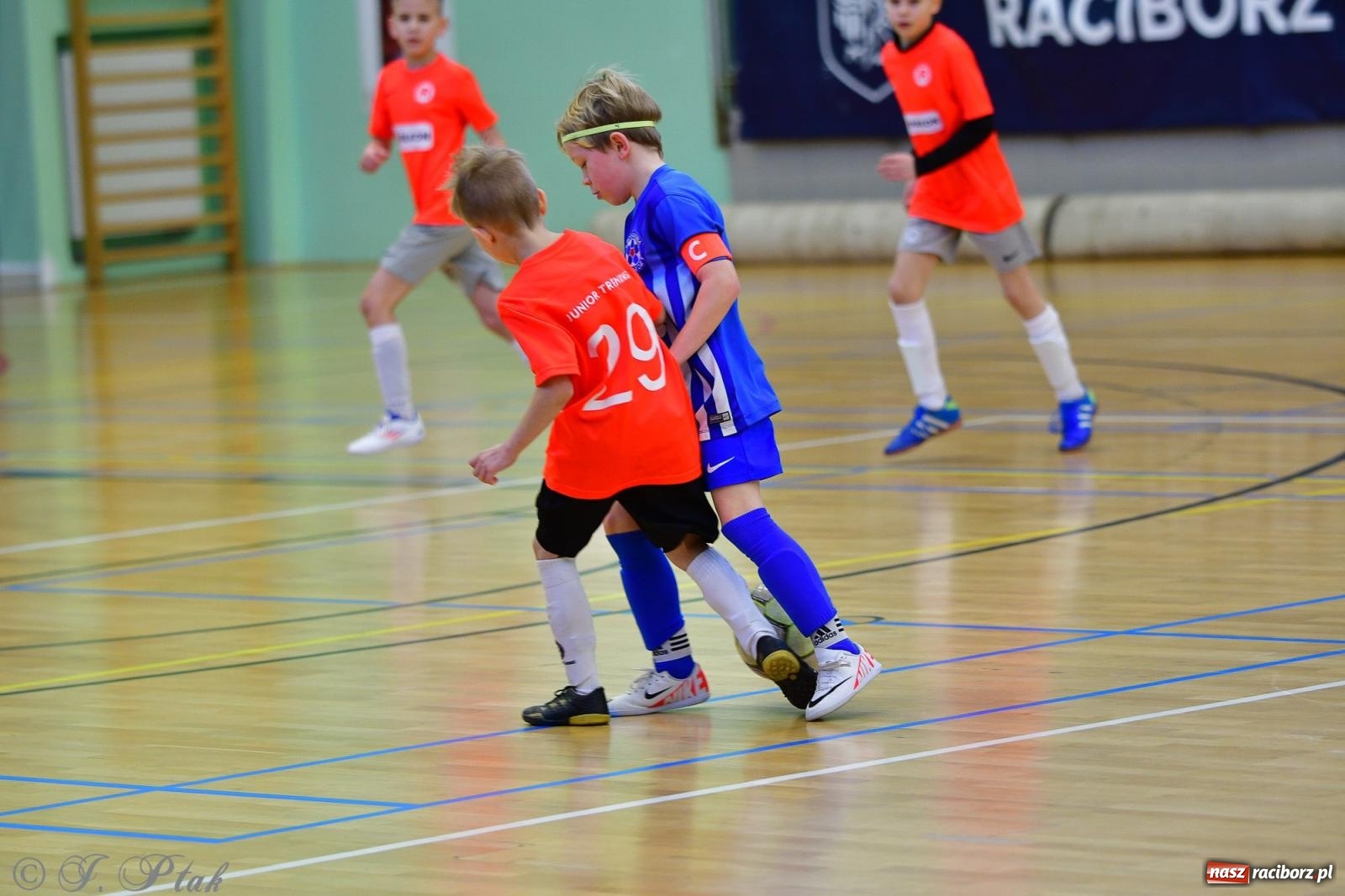 Zdjęcie w galerii na portalu naszraciborz.pl: Piłkarska rywalizacja rocznika 2016. Kolejny turniej fundacji Junior Trening [FOTO] wiadomości z regionu