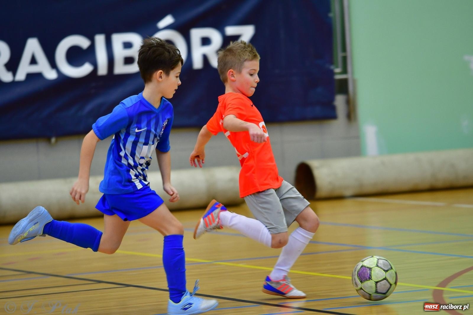 Zdjęcie w galerii na portalu naszraciborz.pl: Piłkarska rywalizacja rocznika 2016. Kolejny turniej fundacji Junior Trening [FOTO] wiadomości z regionu