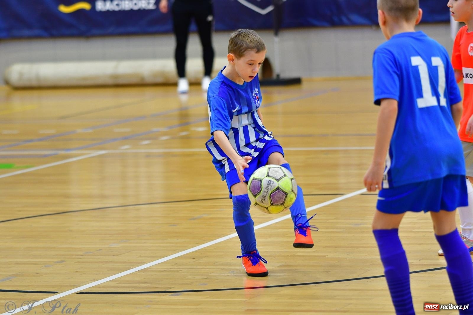 Zdjęcie w galerii na portalu naszraciborz.pl: Piłkarska rywalizacja rocznika 2016. Kolejny turniej fundacji Junior Trening [FOTO] wiadomości z regionu