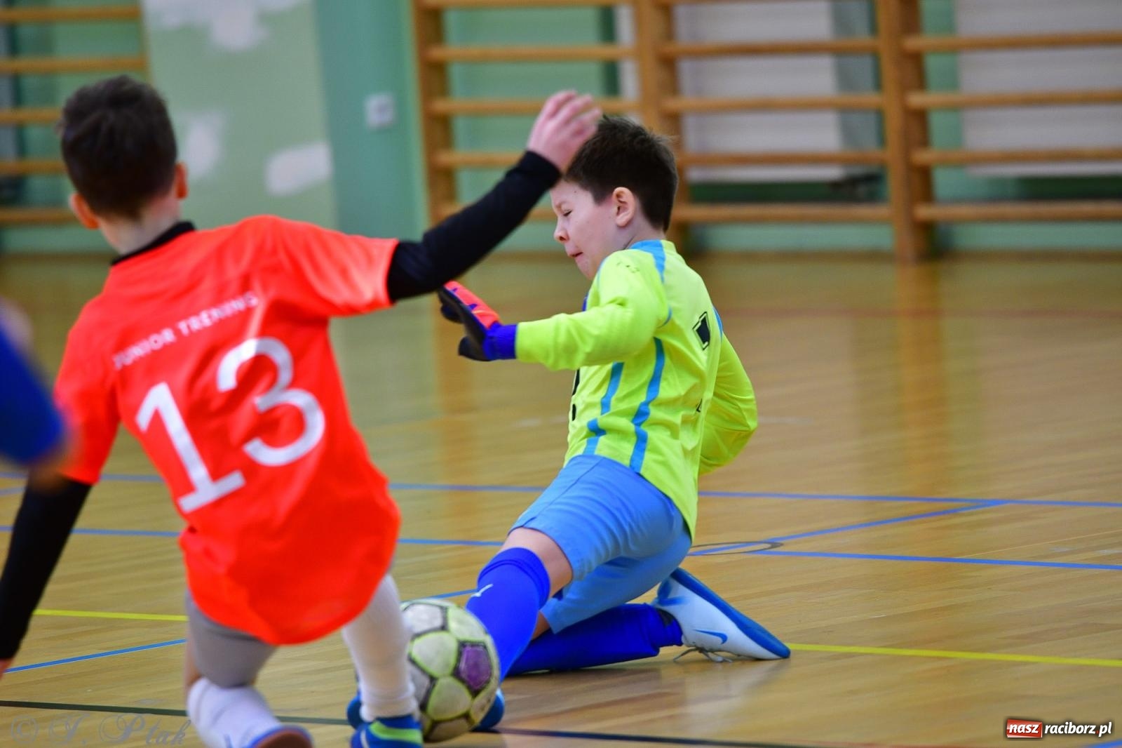 Zdjęcie w galerii na portalu naszraciborz.pl: Piłkarska rywalizacja rocznika 2016. Kolejny turniej fundacji Junior Trening [FOTO] wiadomości z regionu