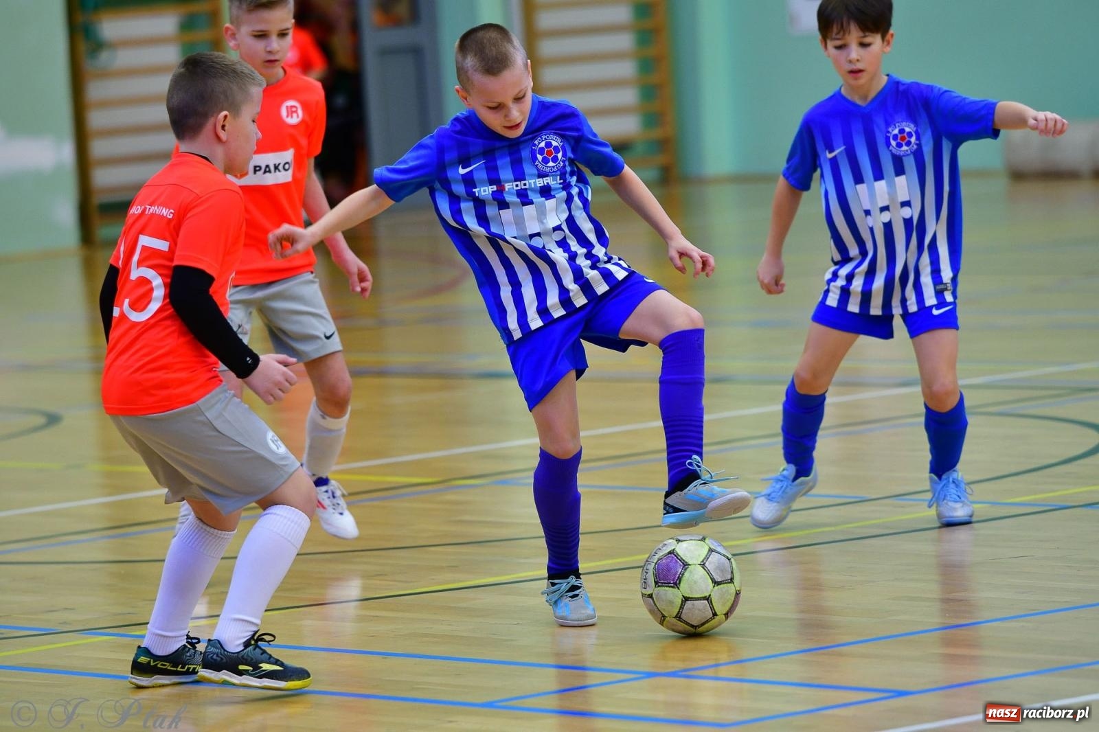 Zdjęcie w galerii na portalu naszraciborz.pl: Piłkarska rywalizacja rocznika 2016. Kolejny turniej fundacji Junior Trening [FOTO] wiadomości z regionu
