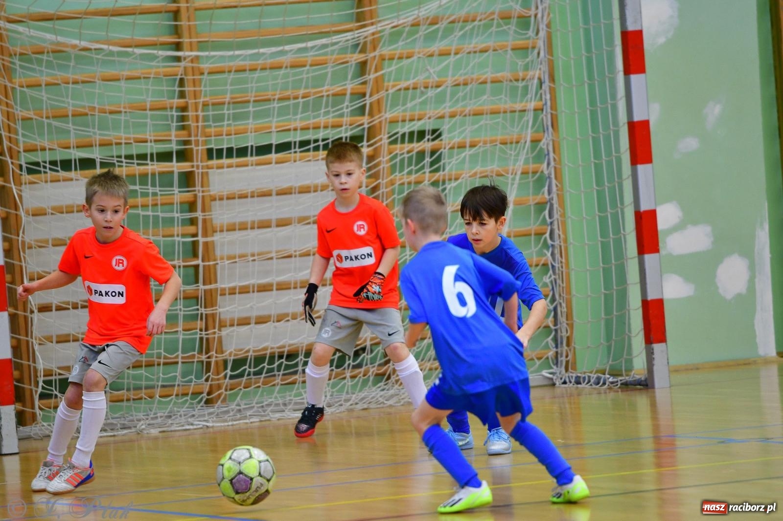Zdjęcie w galerii na portalu naszraciborz.pl: Piłkarska rywalizacja rocznika 2016. Kolejny turniej fundacji Junior Trening [FOTO] wiadomości z regionu