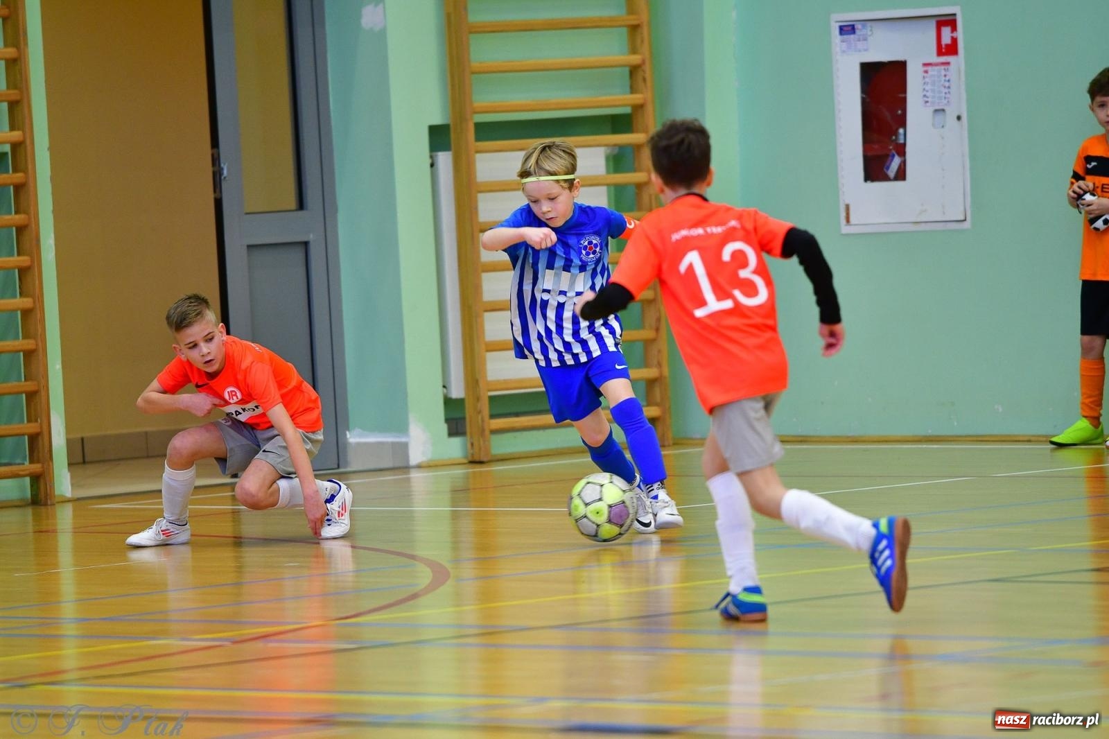 Zdjęcie w galerii na portalu naszraciborz.pl: Piłkarska rywalizacja rocznika 2016. Kolejny turniej fundacji Junior Trening [FOTO] wiadomości z regionu