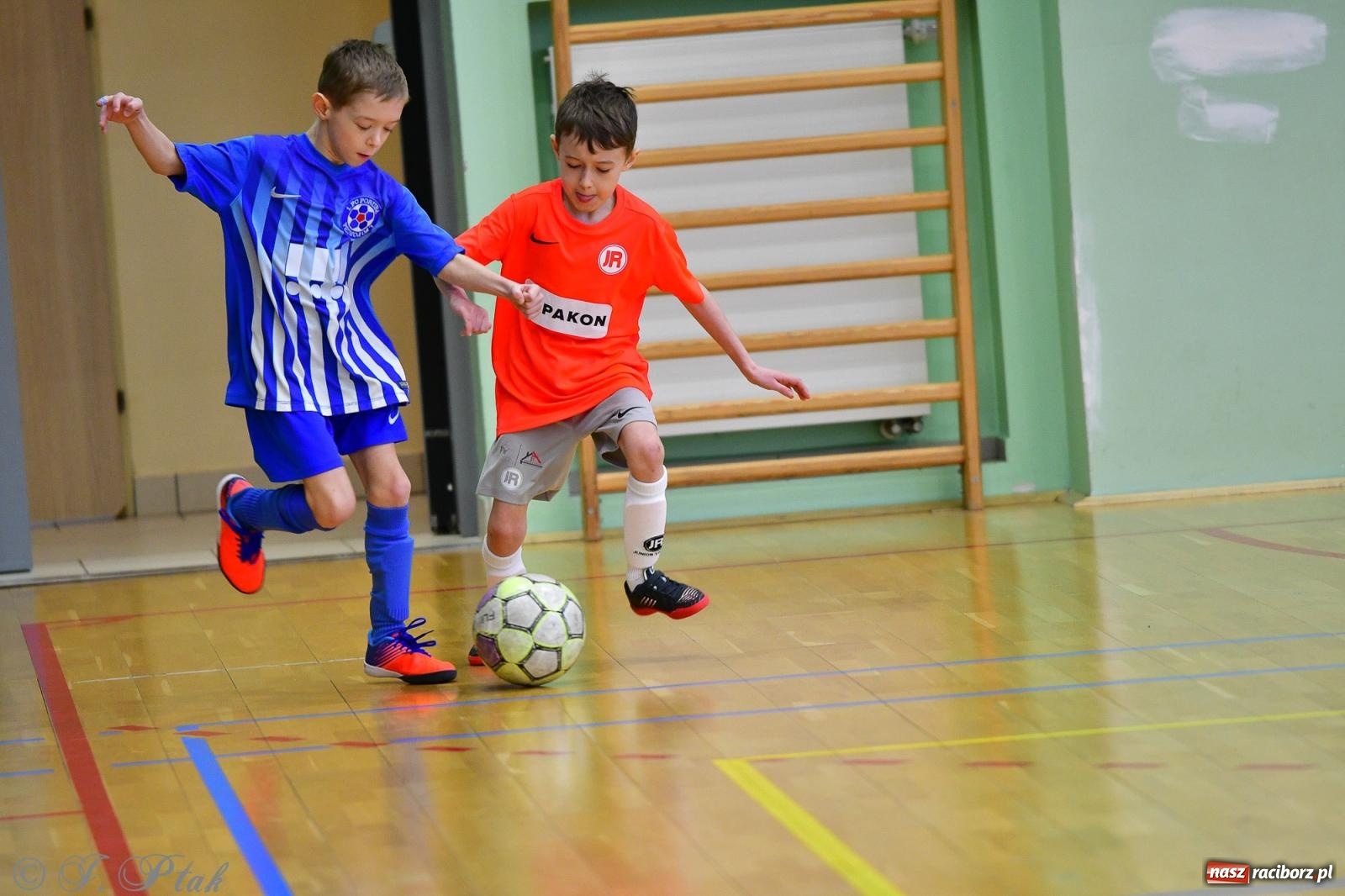 Zdjęcie w galerii na portalu naszraciborz.pl: Piłkarska rywalizacja rocznika 2016. Kolejny turniej fundacji Junior Trening [FOTO] wiadomości z regionu