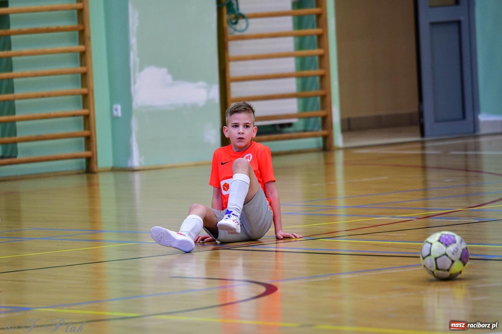 Zdjęcie w galerii na portalu naszraciborz.pl: Piłkarska rywalizacja rocznika 2016. Kolejny turniej fundacji Junior Trening [FOTO] wiadomości z regionu