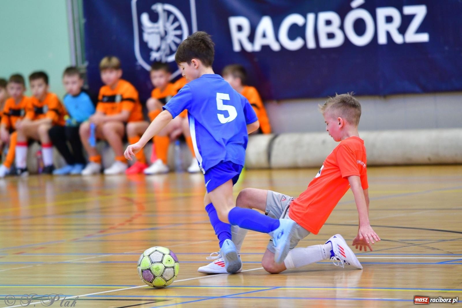 Zdjęcie w galerii na portalu naszraciborz.pl: Piłkarska rywalizacja rocznika 2016. Kolejny turniej fundacji Junior Trening [FOTO] wiadomości z regionu