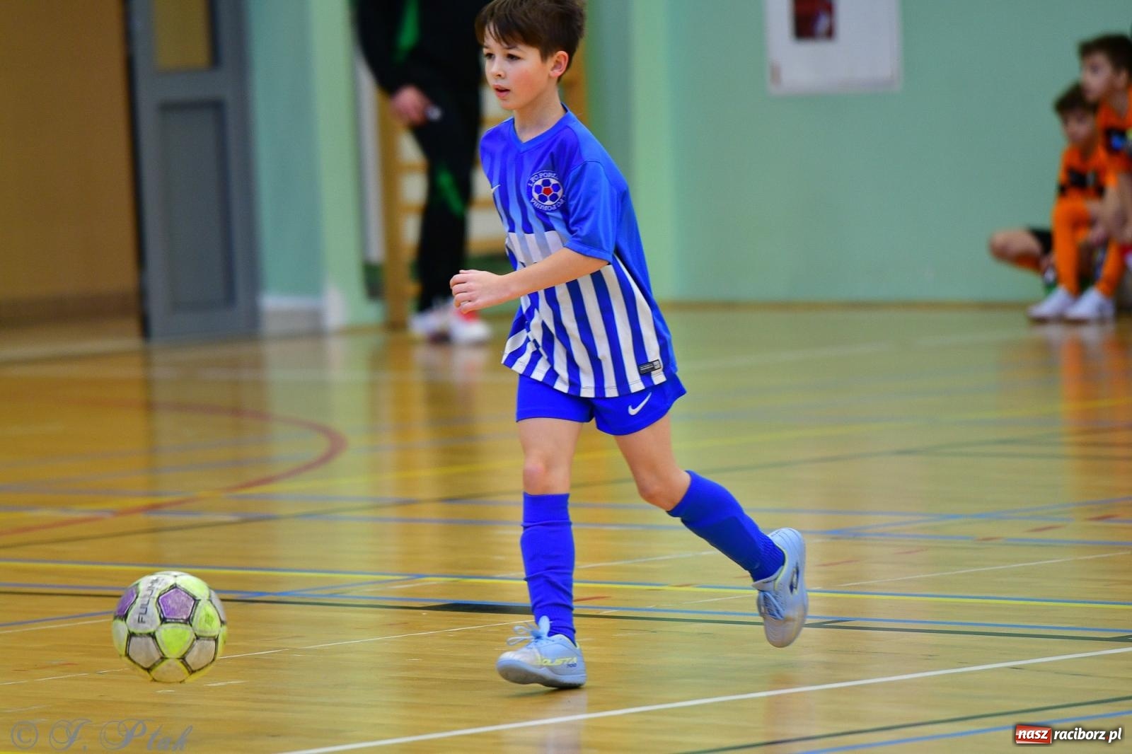 Zdjęcie w galerii na portalu naszraciborz.pl: Piłkarska rywalizacja rocznika 2016. Kolejny turniej fundacji Junior Trening [FOTO] wiadomości z regionu