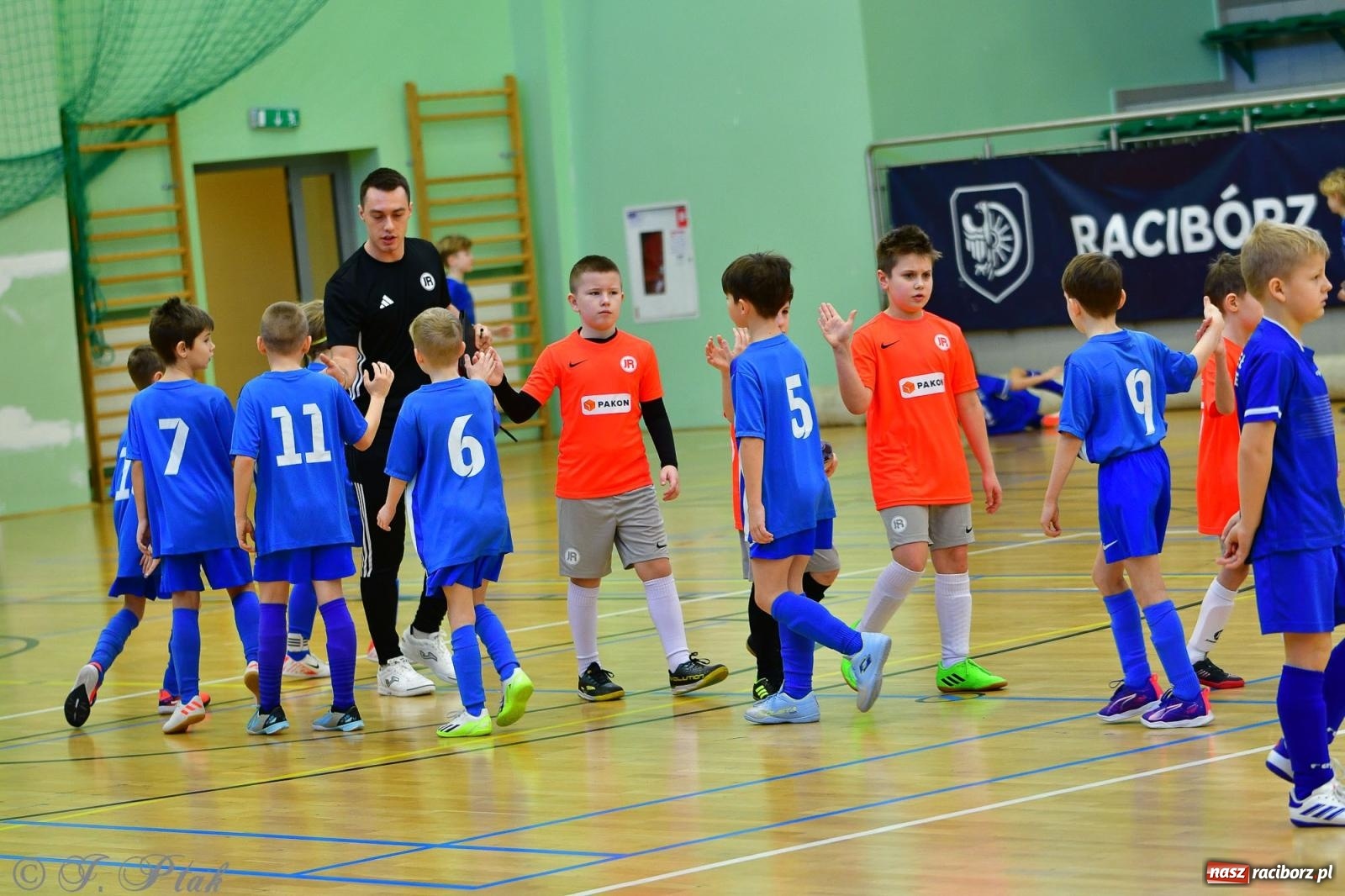 Zdjęcie w galerii na portalu naszraciborz.pl: Piłkarska rywalizacja rocznika 2016. Kolejny turniej fundacji Junior Trening [FOTO] wiadomości z regionu