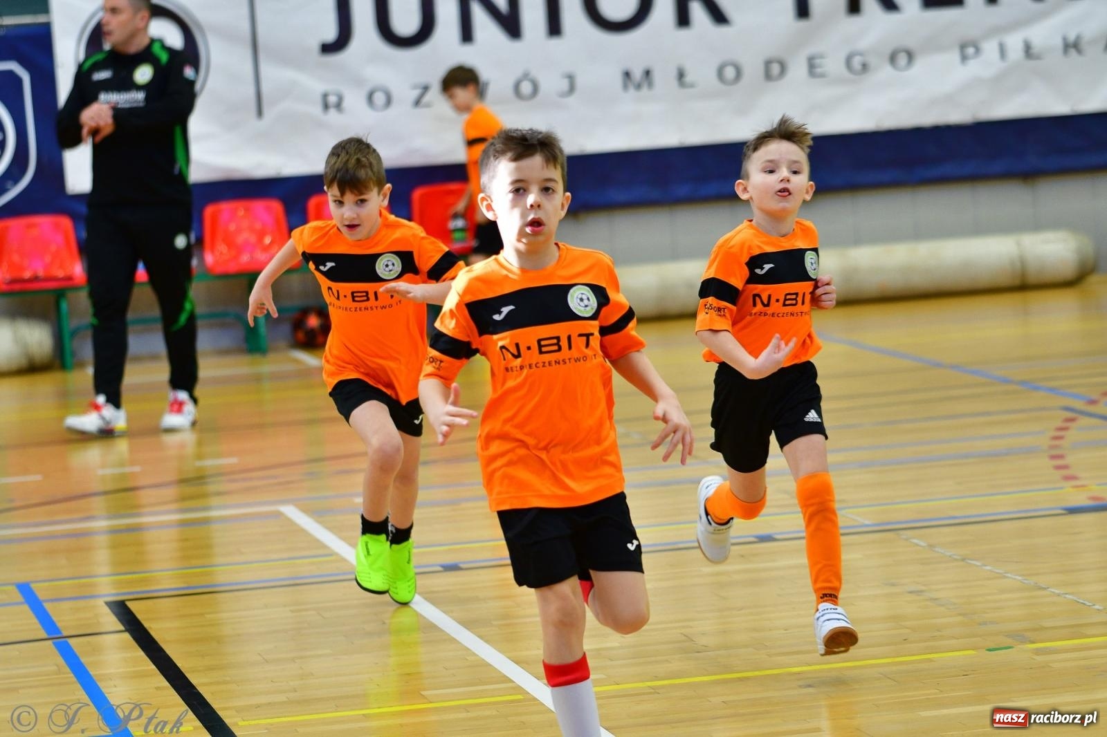 Zdjęcie w galerii na portalu naszraciborz.pl: Piłkarska rywalizacja rocznika 2016. Kolejny turniej fundacji Junior Trening [FOTO] wiadomości z regionu