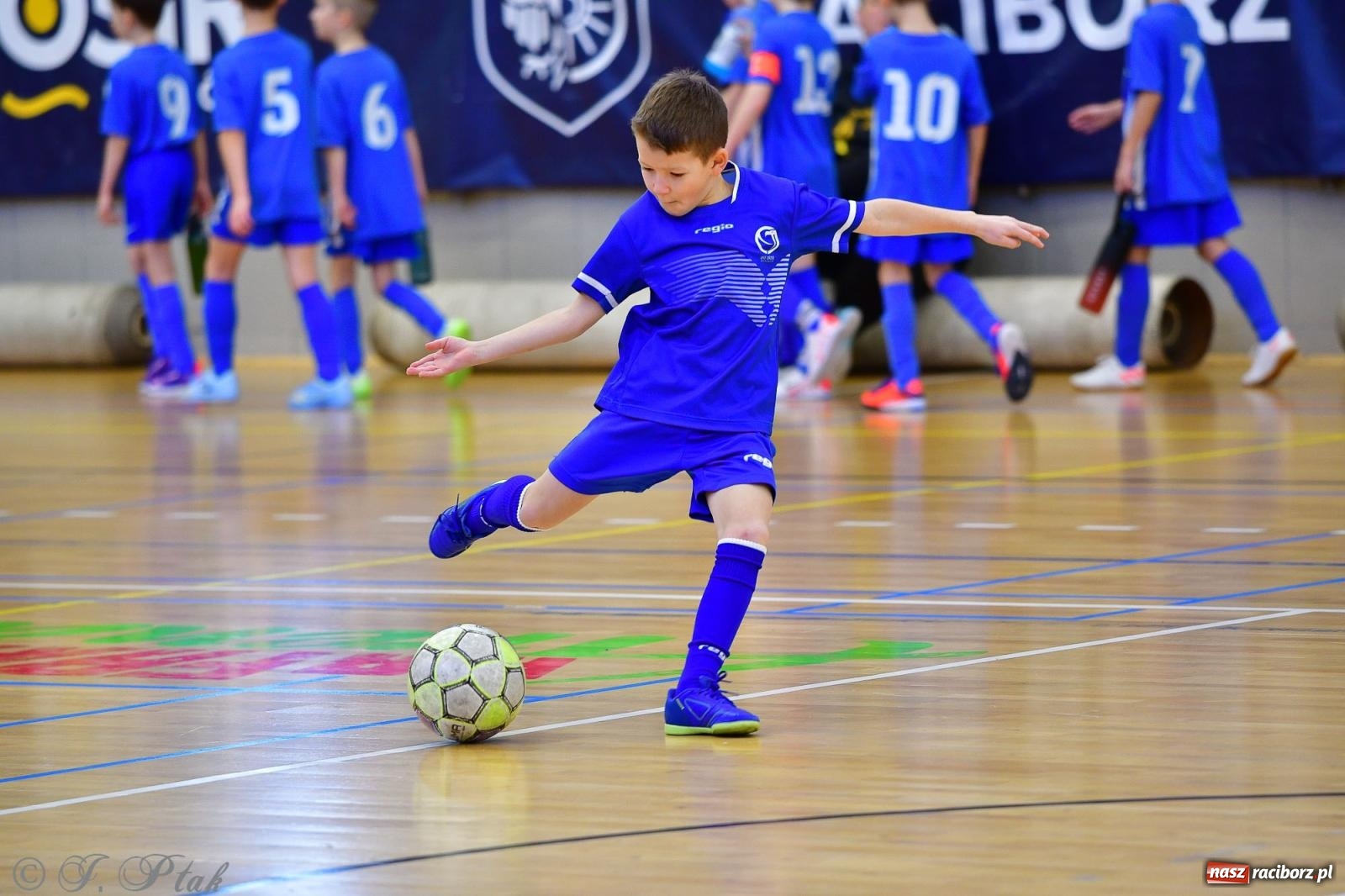 Zdjęcie w galerii na portalu naszraciborz.pl: Piłkarska rywalizacja rocznika 2016. Kolejny turniej fundacji Junior Trening [FOTO] wiadomości z regionu