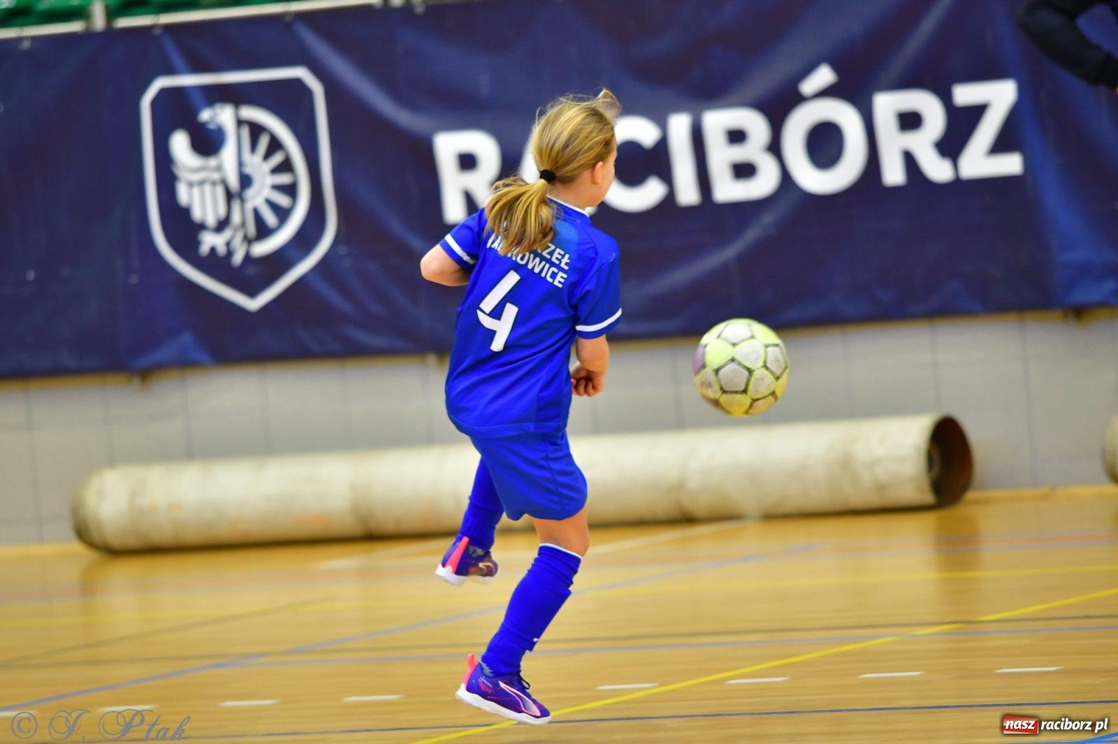 Zdjęcie w galerii na portalu naszraciborz.pl: Piłkarska rywalizacja rocznika 2016. Kolejny turniej fundacji Junior Trening [FOTO] wiadomości z regionu