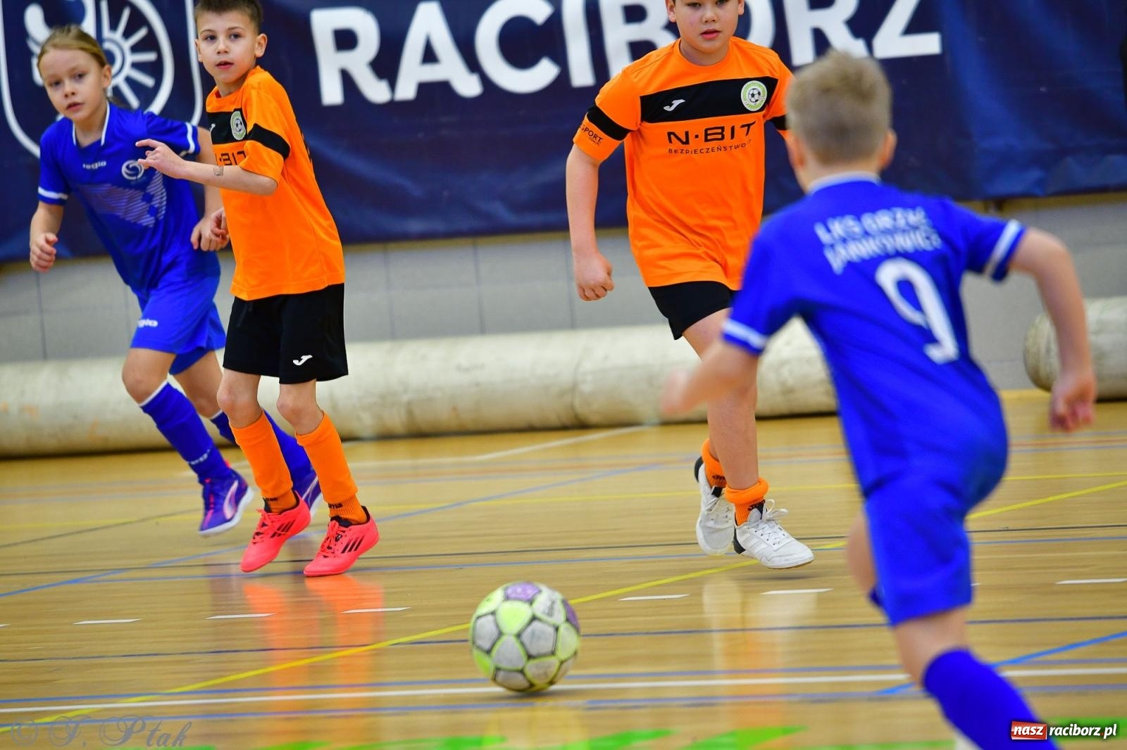 Zdjęcie w galerii na portalu naszraciborz.pl: Piłkarska rywalizacja rocznika 2016. Kolejny turniej fundacji Junior Trening [FOTO] wiadomości z regionu