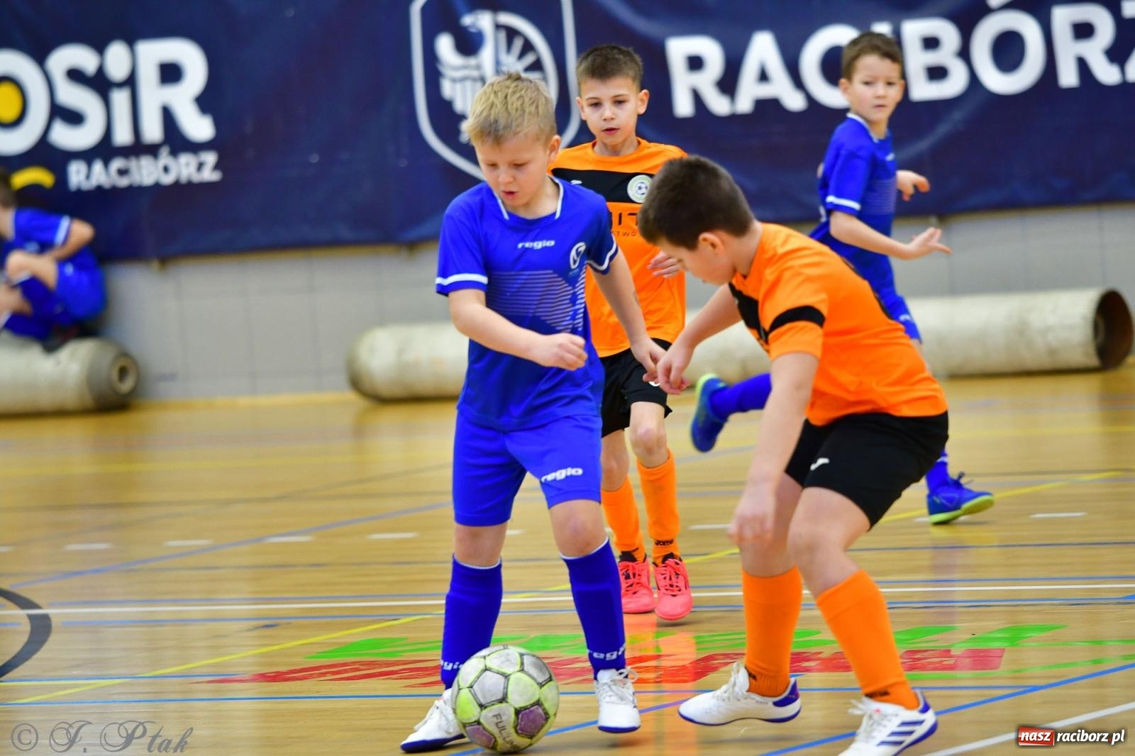 Zdjęcie w galerii na portalu naszraciborz.pl: Piłkarska rywalizacja rocznika 2016. Kolejny turniej fundacji Junior Trening [FOTO] wiadomości z regionu
