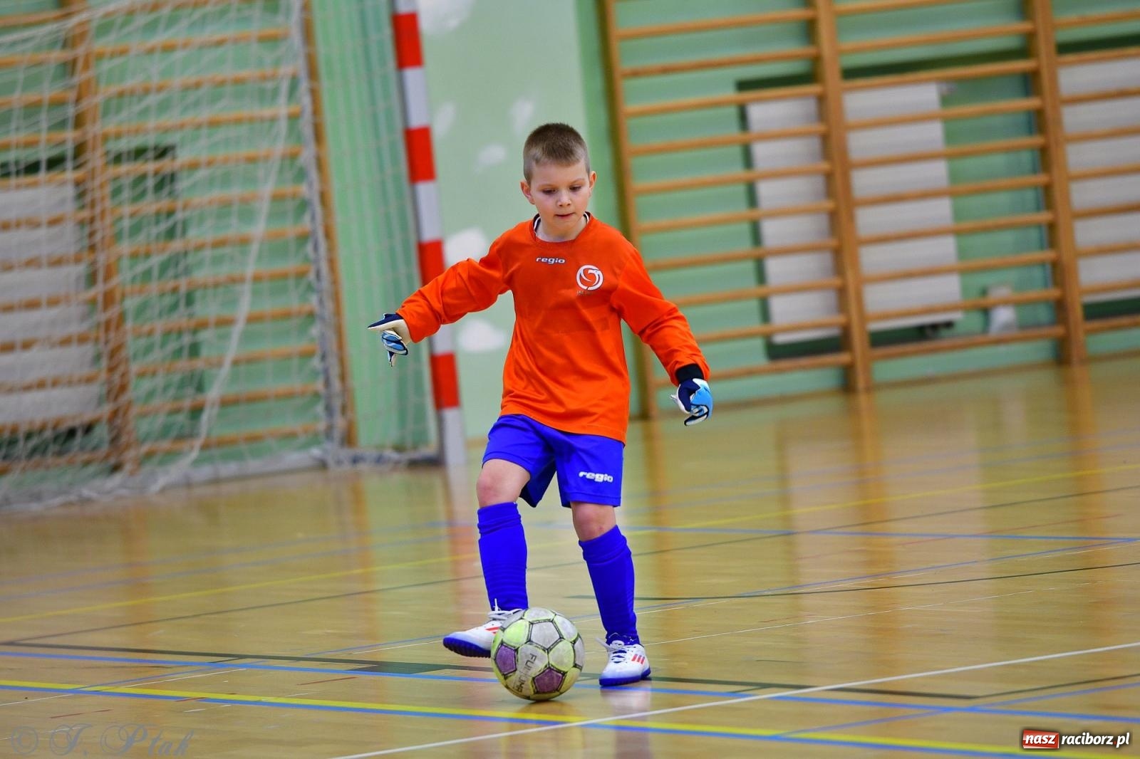 Zdjęcie w galerii na portalu naszraciborz.pl: Piłkarska rywalizacja rocznika 2016. Kolejny turniej fundacji Junior Trening [FOTO] wiadomości z regionu