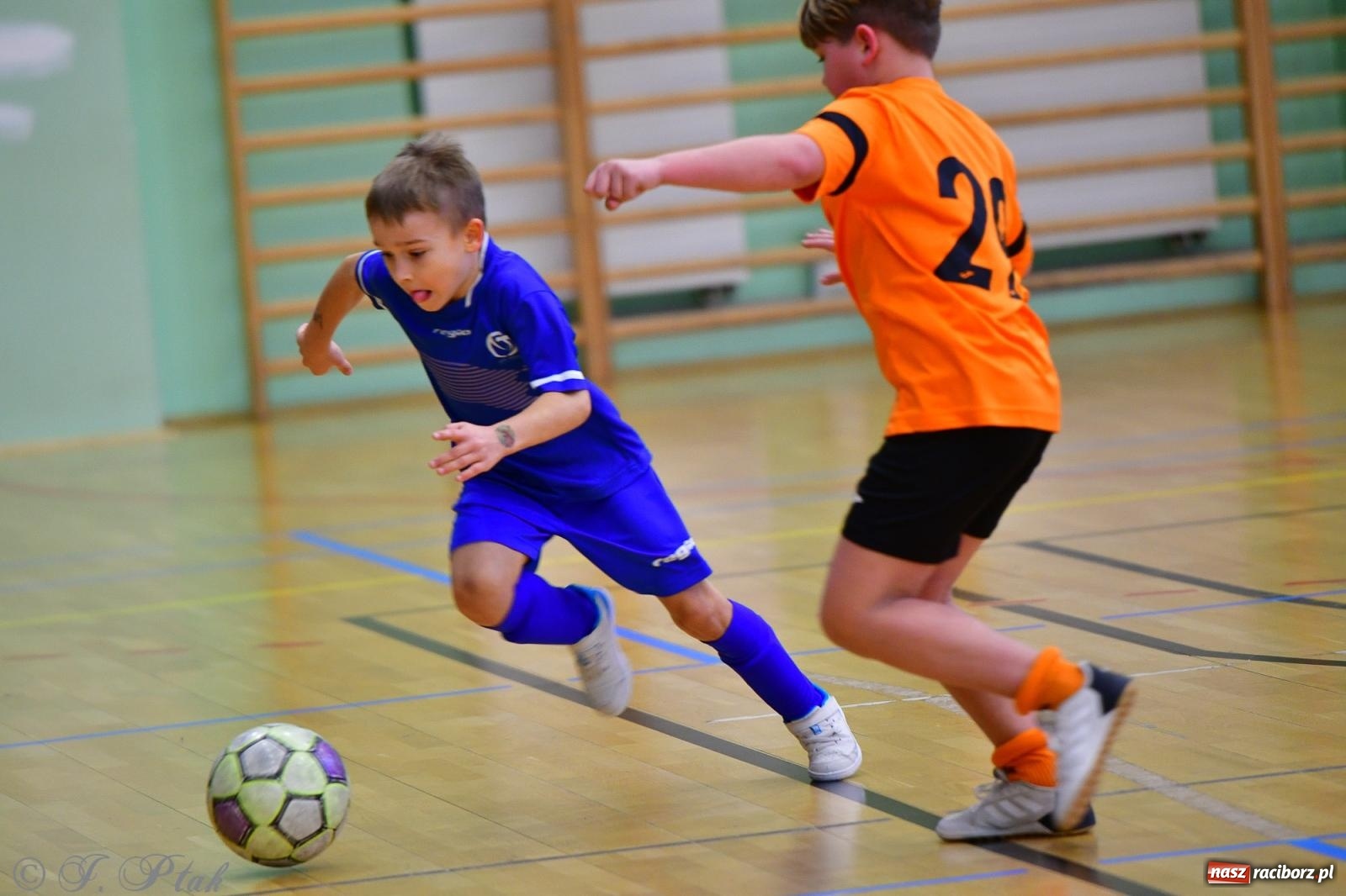 Zdjęcie w galerii na portalu naszraciborz.pl: Piłkarska rywalizacja rocznika 2016. Kolejny turniej fundacji Junior Trening [FOTO] wiadomości z regionu