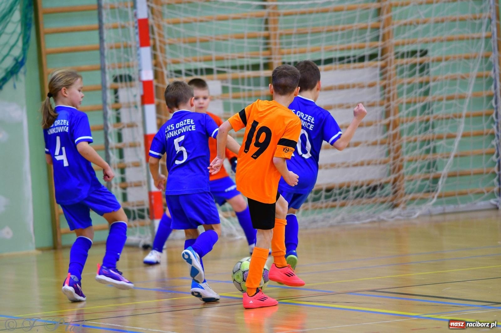 Zdjęcie w galerii na portalu naszraciborz.pl: Piłkarska rywalizacja rocznika 2016. Kolejny turniej fundacji Junior Trening [FOTO] wiadomości z regionu