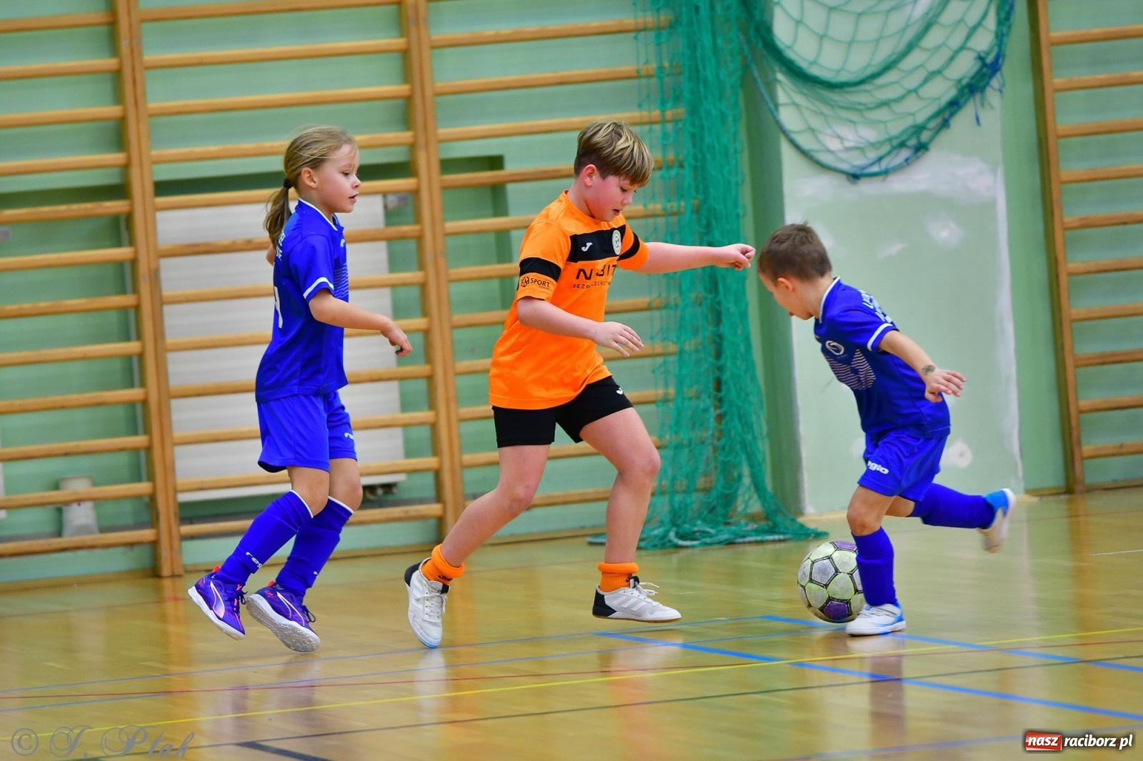 Zdjęcie w galerii na portalu naszraciborz.pl: Piłkarska rywalizacja rocznika 2016. Kolejny turniej fundacji Junior Trening [FOTO] wiadomości z regionu