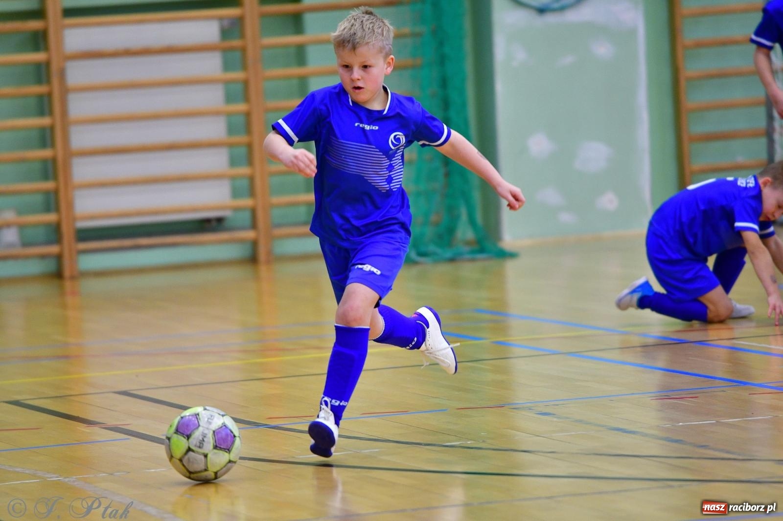 Zdjęcie w galerii na portalu naszraciborz.pl: Piłkarska rywalizacja rocznika 2016. Kolejny turniej fundacji Junior Trening [FOTO] wiadomości z regionu