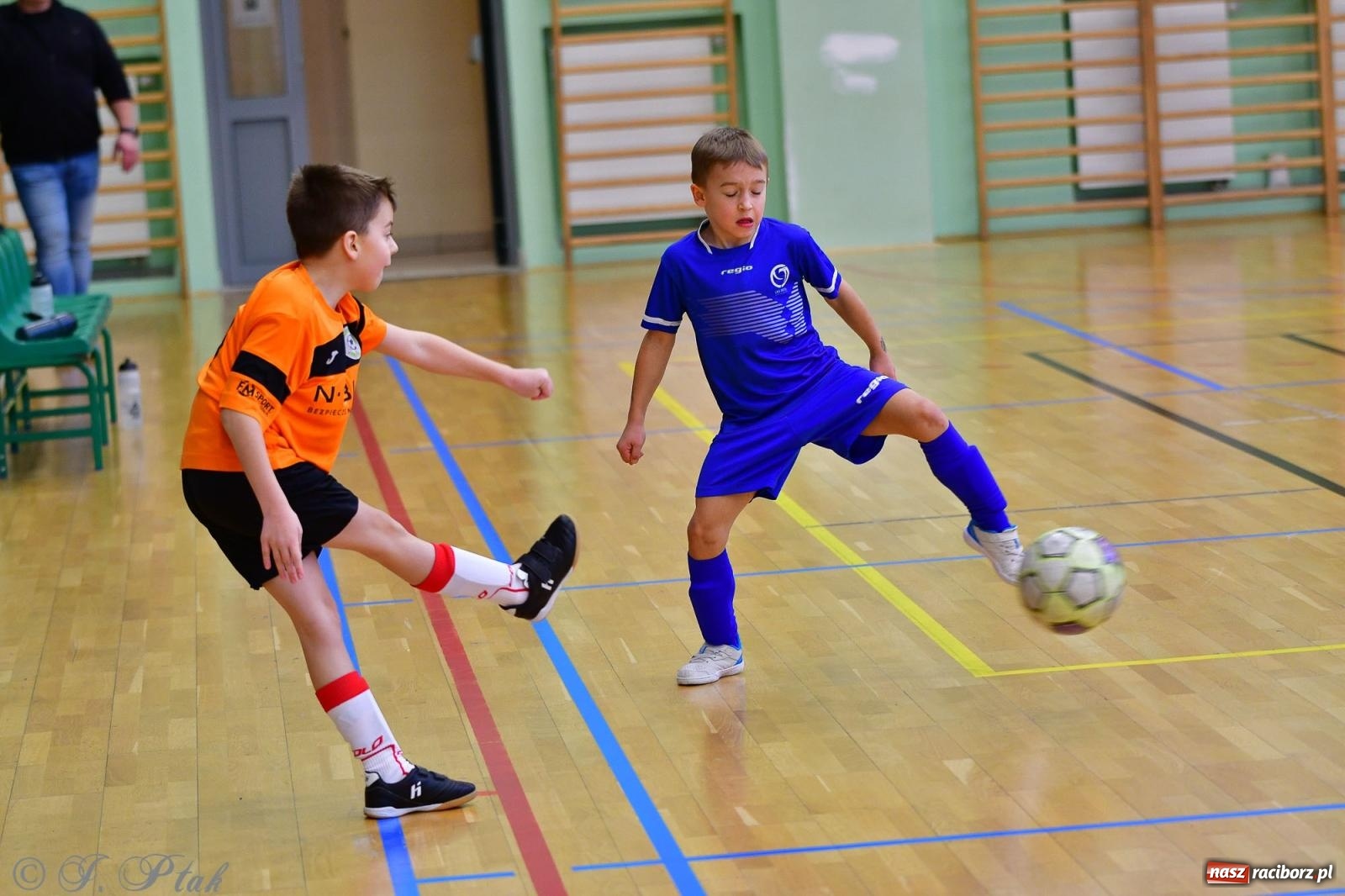 Zdjęcie w galerii na portalu naszraciborz.pl: Piłkarska rywalizacja rocznika 2016. Kolejny turniej fundacji Junior Trening [FOTO] wiadomości z regionu