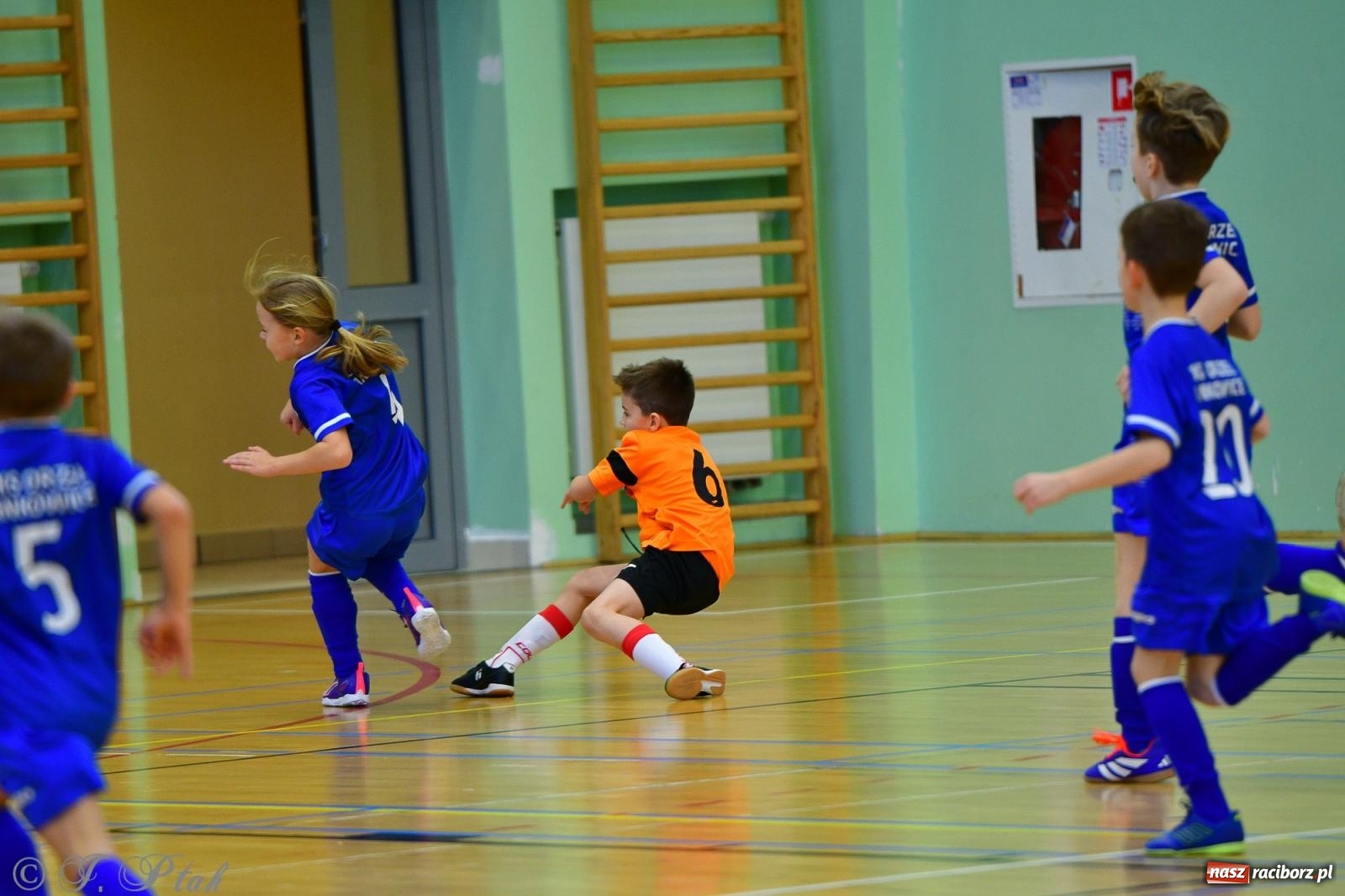 Zdjęcie w galerii na portalu naszraciborz.pl: Piłkarska rywalizacja rocznika 2016. Kolejny turniej fundacji Junior Trening [FOTO] wiadomości z regionu