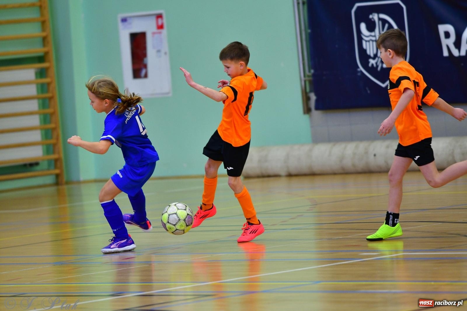 Zdjęcie w galerii na portalu naszraciborz.pl: Piłkarska rywalizacja rocznika 2016. Kolejny turniej fundacji Junior Trening [FOTO] wiadomości z regionu