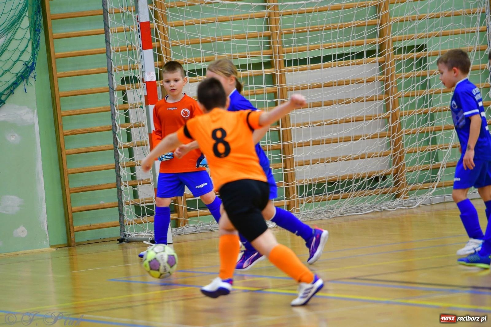 Zdjęcie w galerii na portalu naszraciborz.pl: Piłkarska rywalizacja rocznika 2016. Kolejny turniej fundacji Junior Trening [FOTO] wiadomości z regionu