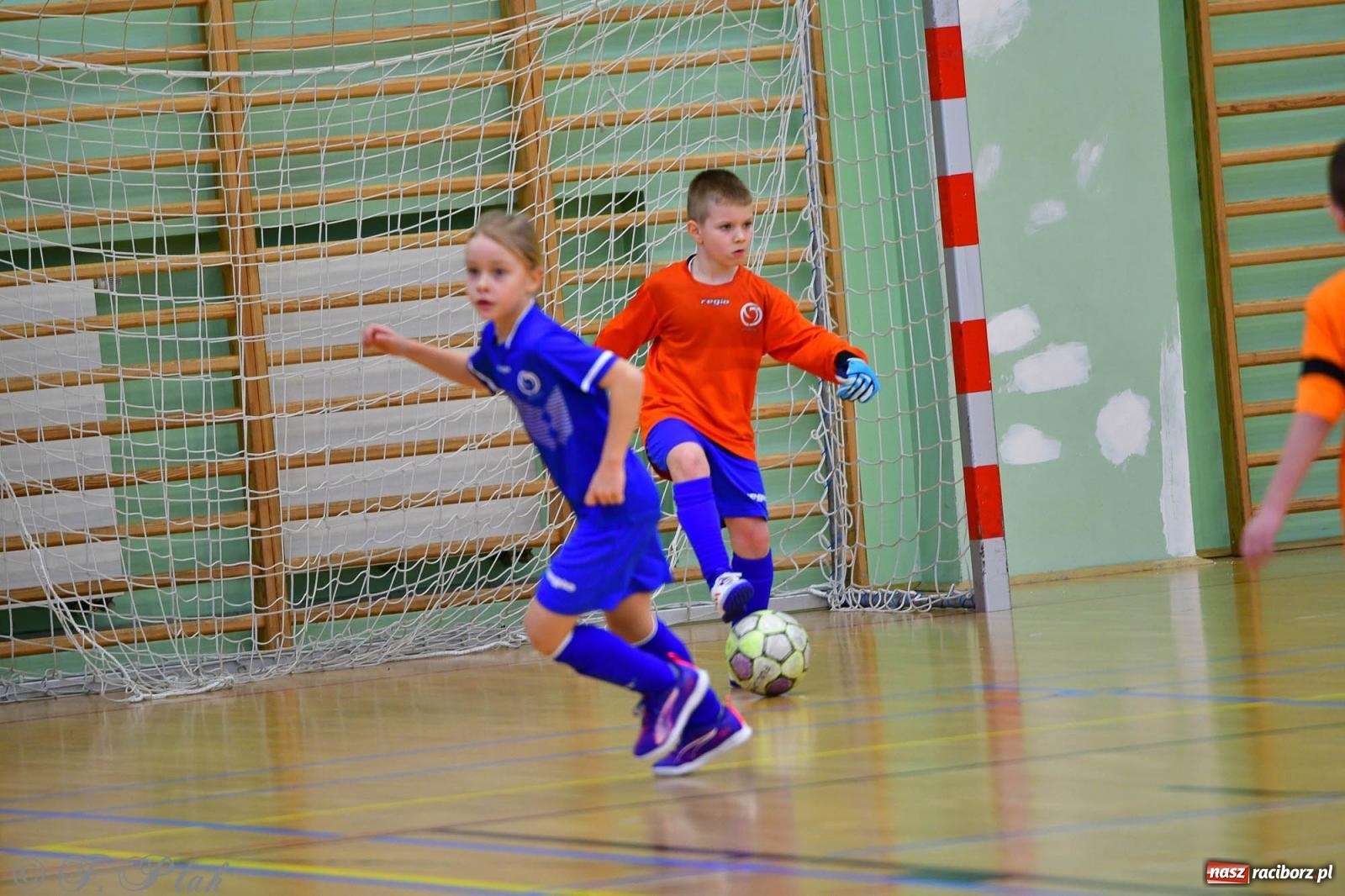 Zdjęcie w galerii na portalu naszraciborz.pl: Piłkarska rywalizacja rocznika 2016. Kolejny turniej fundacji Junior Trening [FOTO] wiadomości z regionu