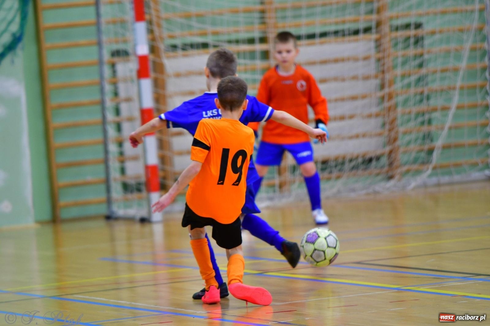 Zdjęcie w galerii na portalu naszraciborz.pl: Piłkarska rywalizacja rocznika 2016. Kolejny turniej fundacji Junior Trening [FOTO] wiadomości z regionu