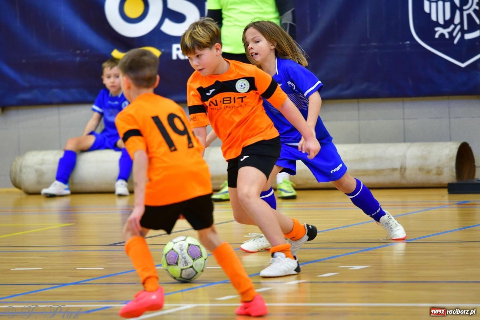 Zdjęcie w galerii na portalu naszraciborz.pl: Piłkarska rywalizacja rocznika 2016. Kolejny turniej fundacji Junior Trening [FOTO] wiadomości z regionu