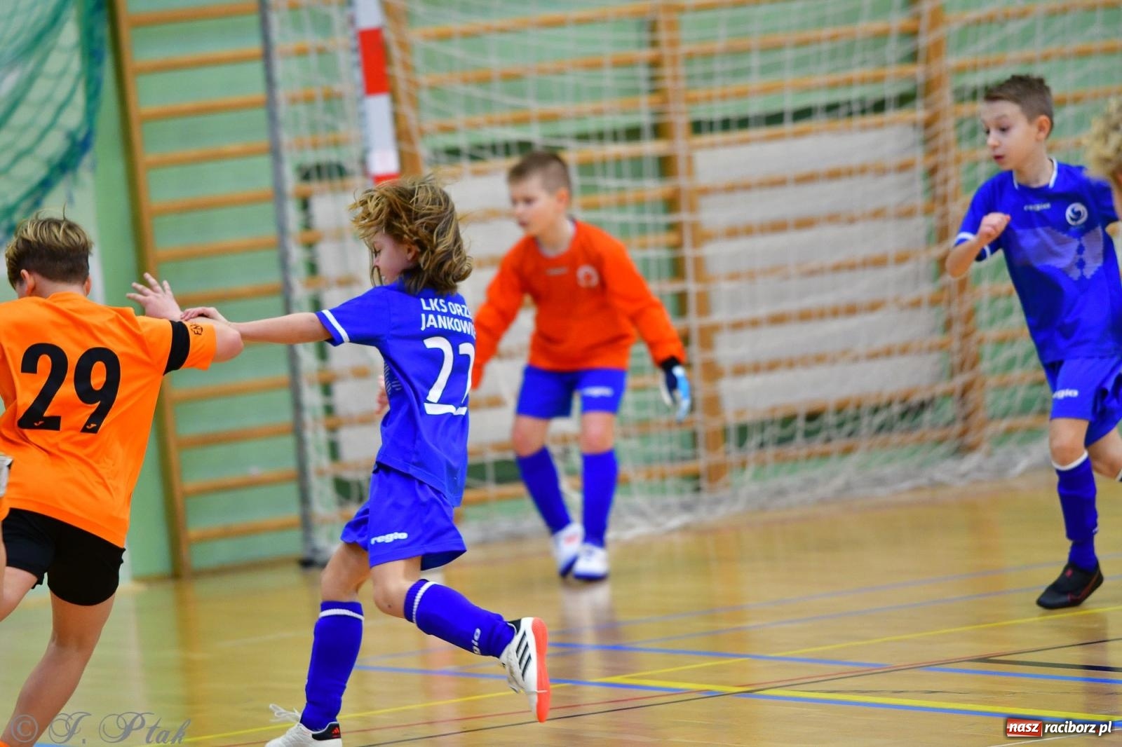 Zdjęcie w galerii na portalu naszraciborz.pl: Piłkarska rywalizacja rocznika 2016. Kolejny turniej fundacji Junior Trening [FOTO] wiadomości z regionu