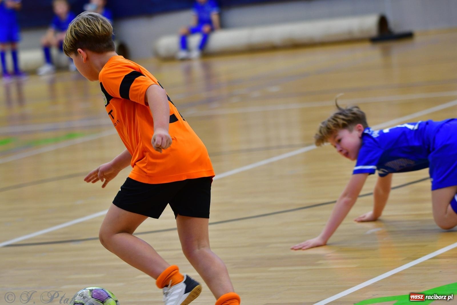 Zdjęcie w galerii na portalu naszraciborz.pl: Piłkarska rywalizacja rocznika 2016. Kolejny turniej fundacji Junior Trening [FOTO] wiadomości z regionu