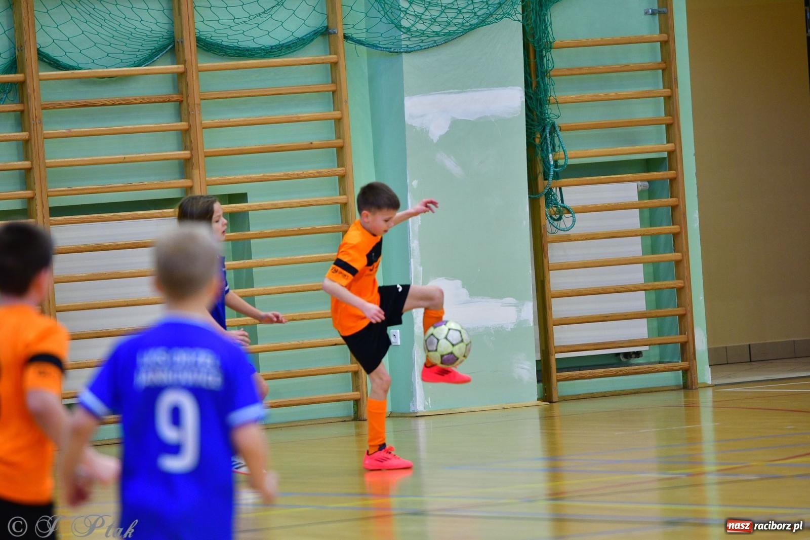 Zdjęcie w galerii na portalu naszraciborz.pl: Piłkarska rywalizacja rocznika 2016. Kolejny turniej fundacji Junior Trening [FOTO] wiadomości z regionu