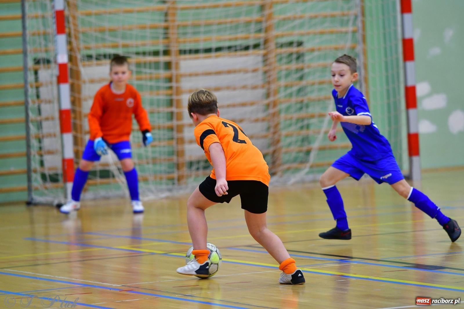 Zdjęcie w galerii na portalu naszraciborz.pl: Piłkarska rywalizacja rocznika 2016. Kolejny turniej fundacji Junior Trening [FOTO] wiadomości z regionu