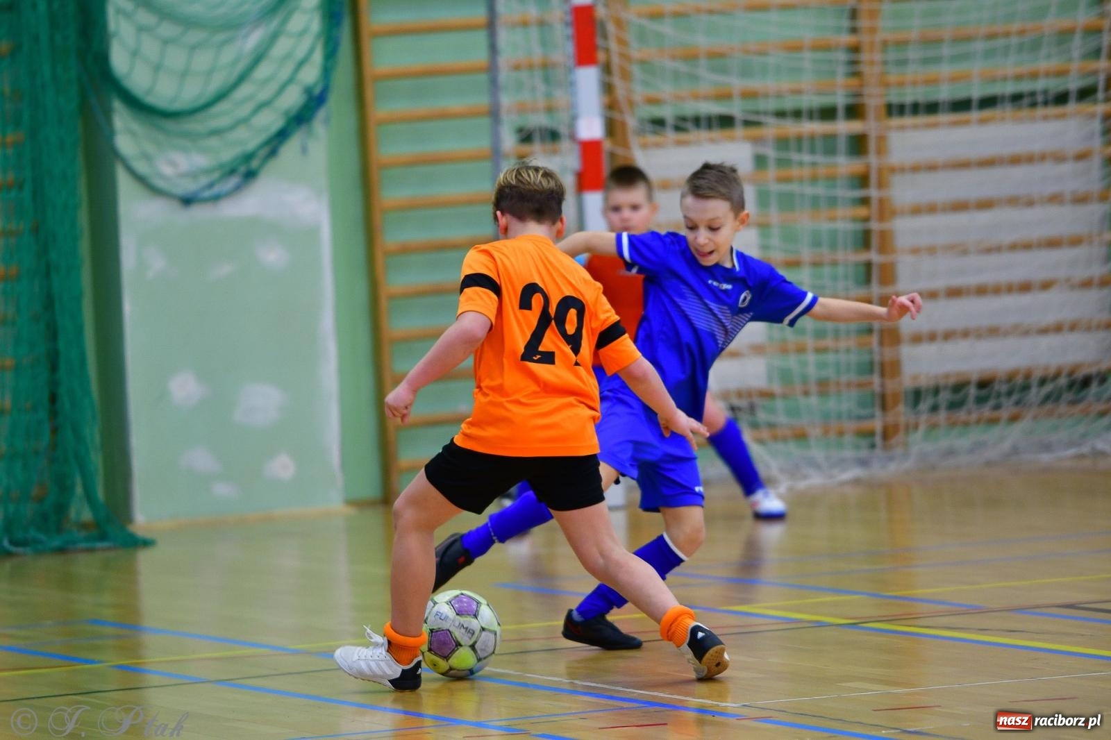 Zdjęcie w galerii na portalu naszraciborz.pl: Piłkarska rywalizacja rocznika 2016. Kolejny turniej fundacji Junior Trening [FOTO] wiadomości z regionu
