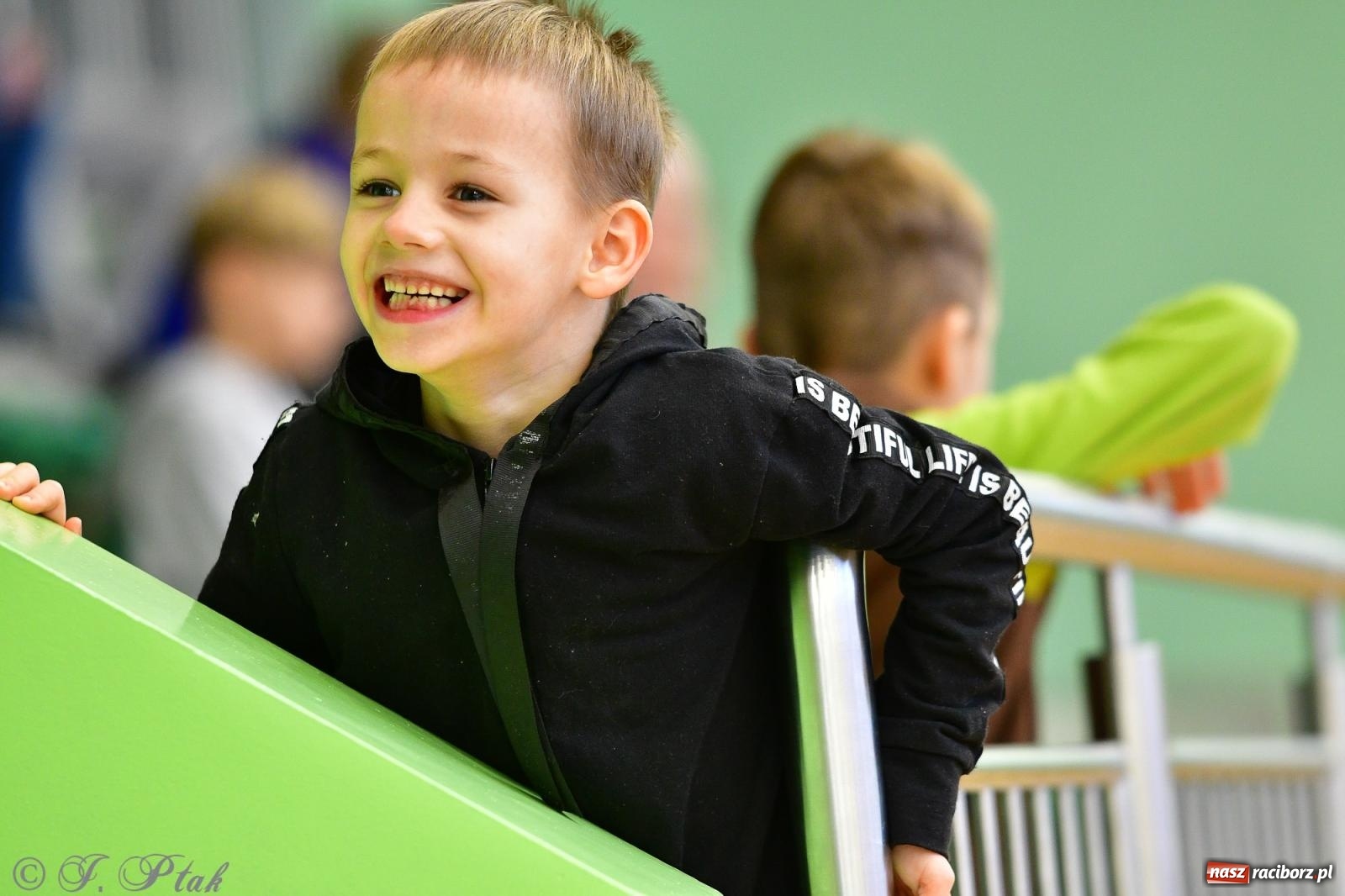 Zdjęcie w galerii na portalu naszraciborz.pl: Piłkarska rywalizacja rocznika 2016. Kolejny turniej fundacji Junior Trening [FOTO] wiadomości z regionu