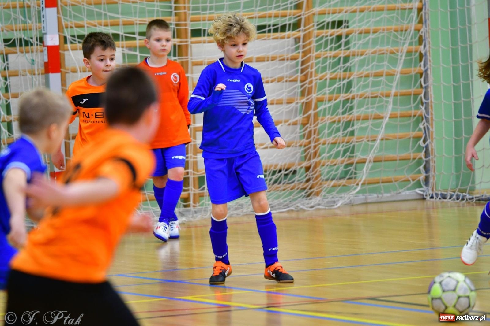 Zdjęcie w galerii na portalu naszraciborz.pl: Piłkarska rywalizacja rocznika 2016. Kolejny turniej fundacji Junior Trening [FOTO] wiadomości z regionu
