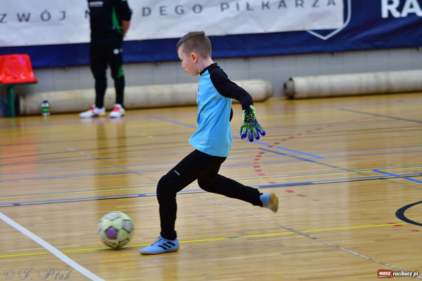 Zdjęcie w galerii na portalu naszraciborz.pl: Piłkarska rywalizacja rocznika 2016. Kolejny turniej fundacji Junior Trening [FOTO] wiadomości z regionu
