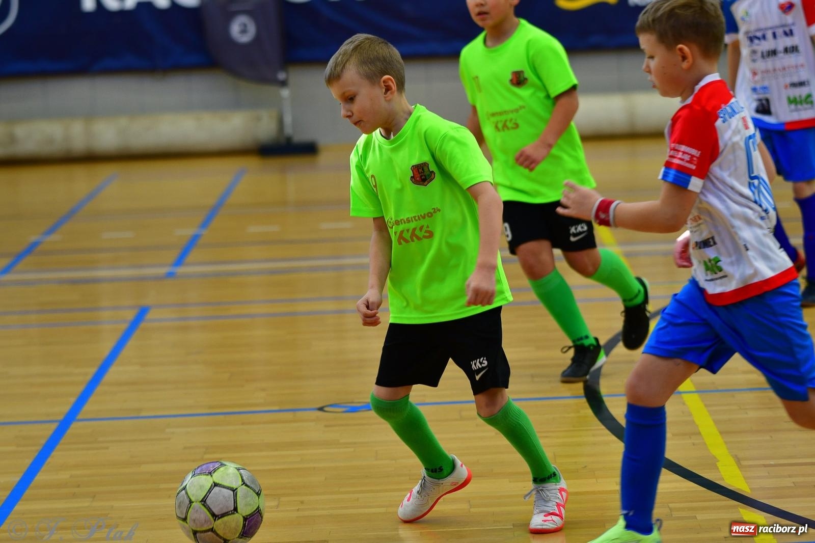 Zdjęcie w galerii na portalu naszraciborz.pl: Piłkarska rywalizacja rocznika 2016. Kolejny turniej fundacji Junior Trening [FOTO] wiadomości z regionu
