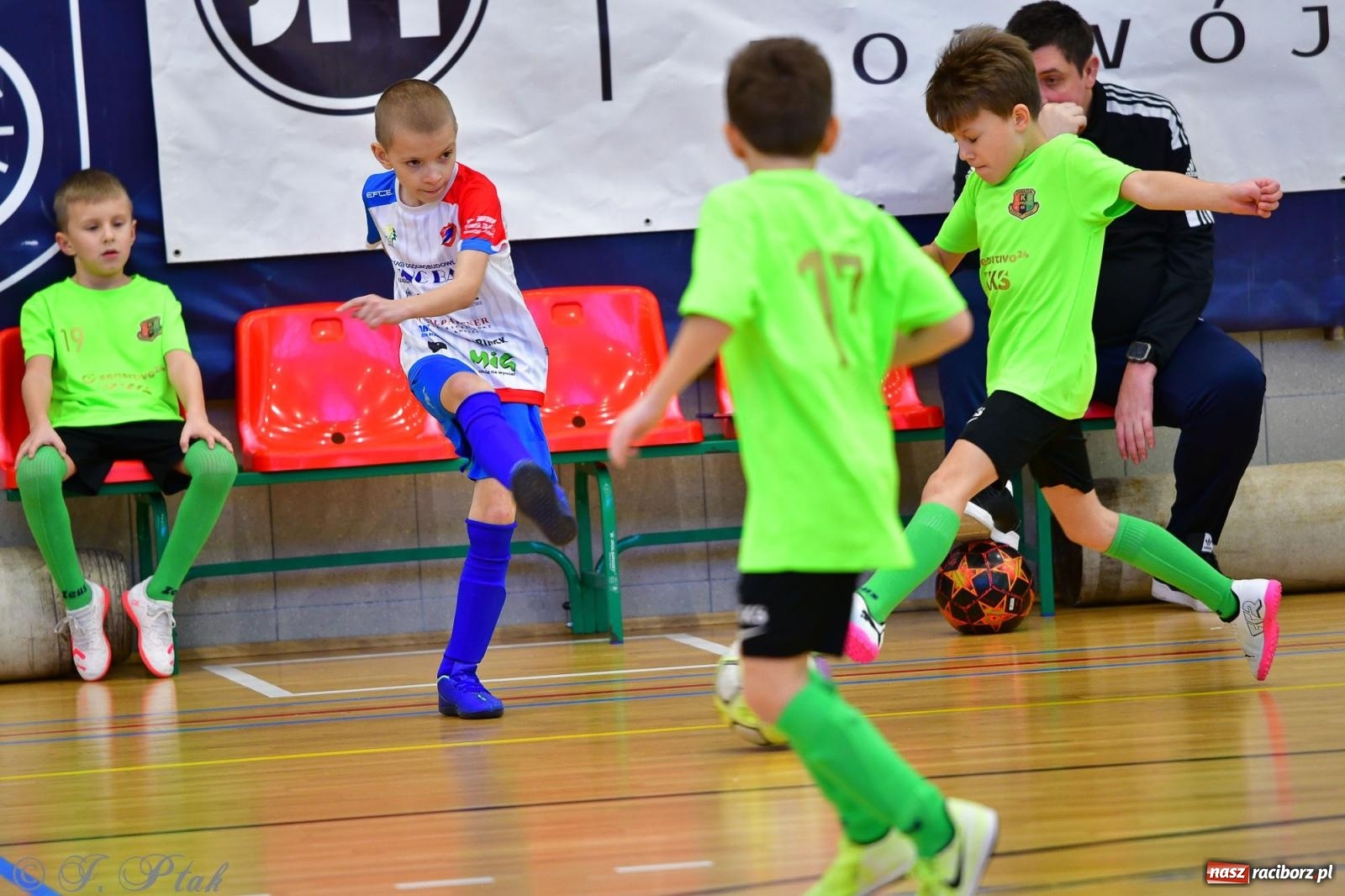 Zdjęcie w galerii na portalu naszraciborz.pl: Piłkarska rywalizacja rocznika 2016. Kolejny turniej fundacji Junior Trening [FOTO] wiadomości z regionu