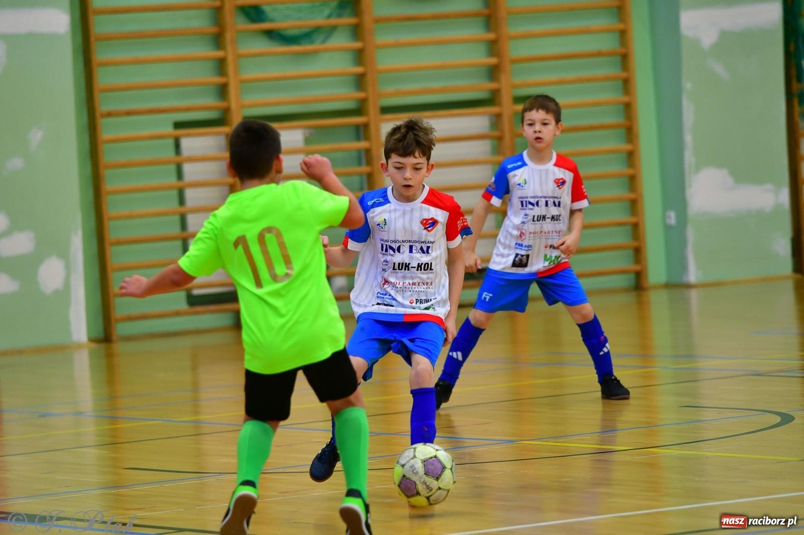 Zdjęcie w galerii na portalu naszraciborz.pl: Piłkarska rywalizacja rocznika 2016. Kolejny turniej fundacji Junior Trening [FOTO] wiadomości z regionu