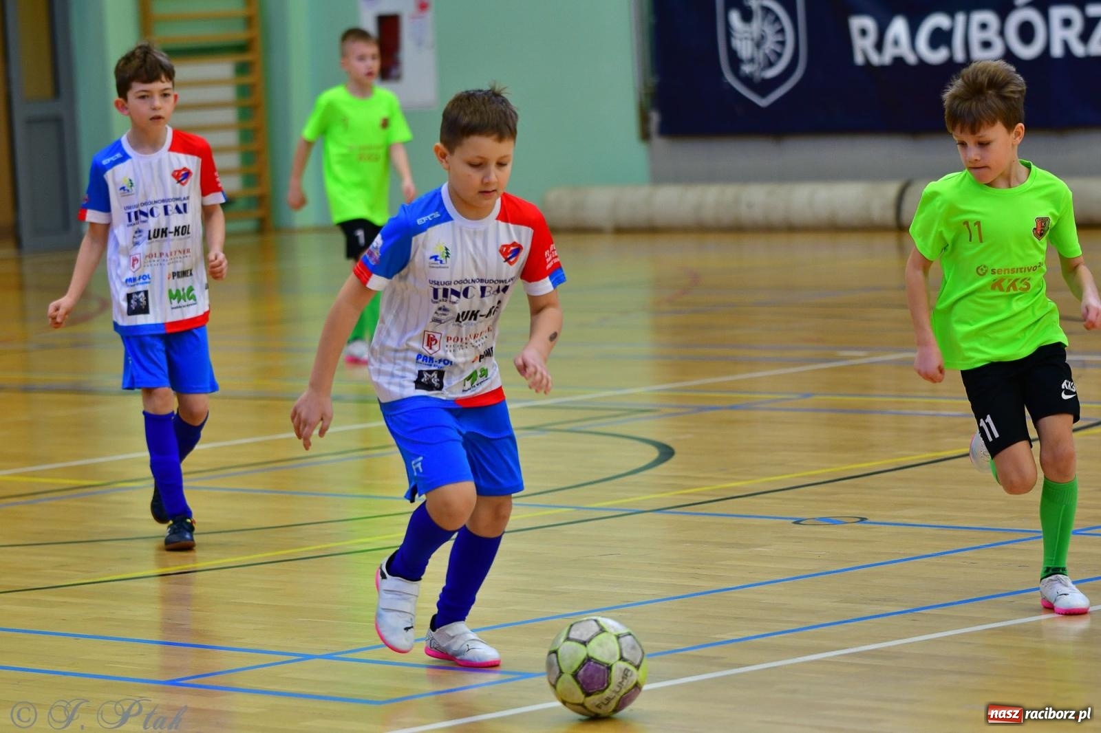 Zdjęcie w galerii na portalu naszraciborz.pl: Piłkarska rywalizacja rocznika 2016. Kolejny turniej fundacji Junior Trening [FOTO] wiadomości z regionu