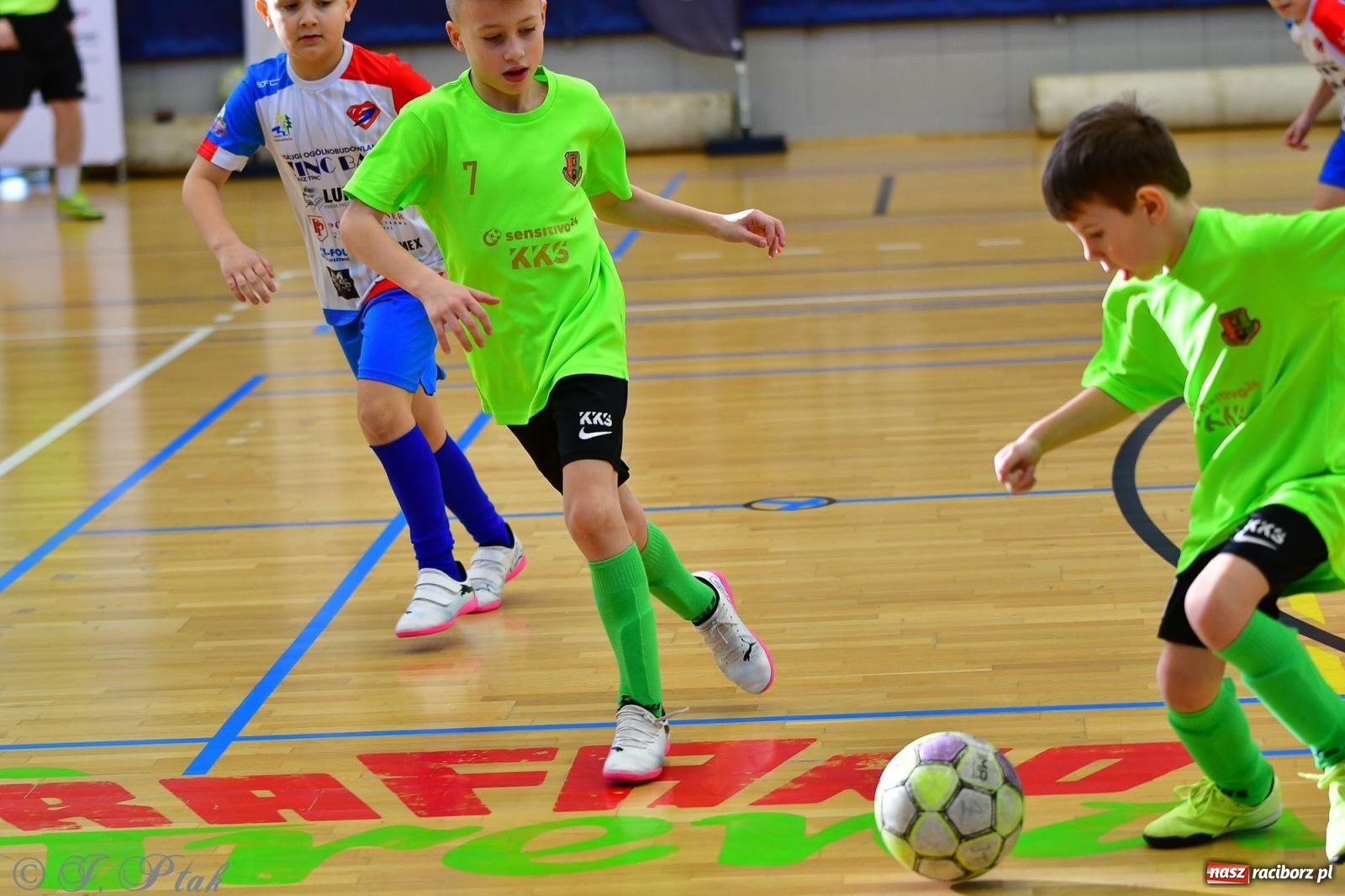 Zdjęcie w galerii na portalu naszraciborz.pl: Piłkarska rywalizacja rocznika 2016. Kolejny turniej fundacji Junior Trening [FOTO] wiadomości z regionu