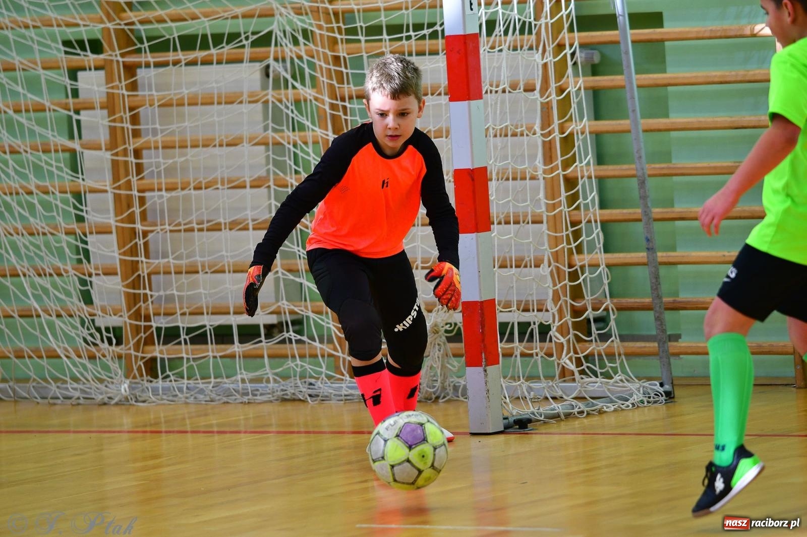 Zdjęcie w galerii na portalu naszraciborz.pl: Piłkarska rywalizacja rocznika 2016. Kolejny turniej fundacji Junior Trening [FOTO] wiadomości z regionu