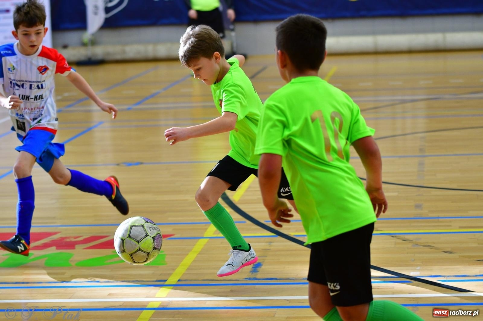 Zdjęcie w galerii na portalu naszraciborz.pl: Piłkarska rywalizacja rocznika 2016. Kolejny turniej fundacji Junior Trening [FOTO] wiadomości z regionu