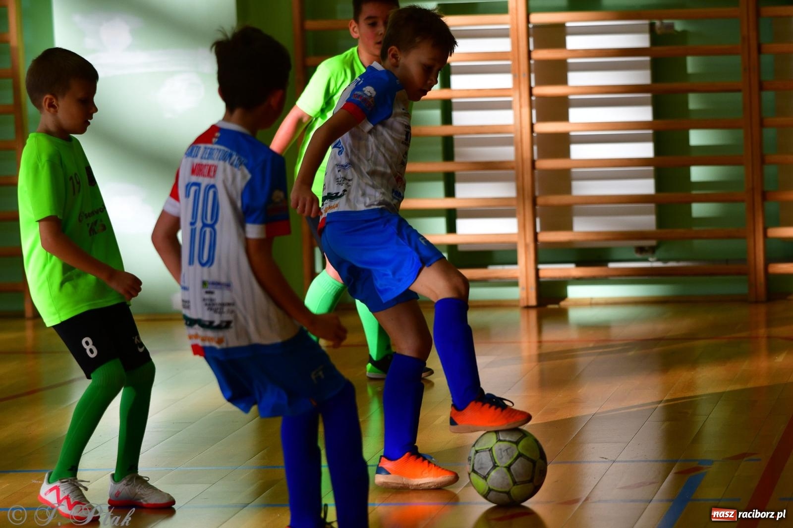 Zdjęcie w galerii na portalu naszraciborz.pl: Piłkarska rywalizacja rocznika 2016. Kolejny turniej fundacji Junior Trening [FOTO] wiadomości z regionu