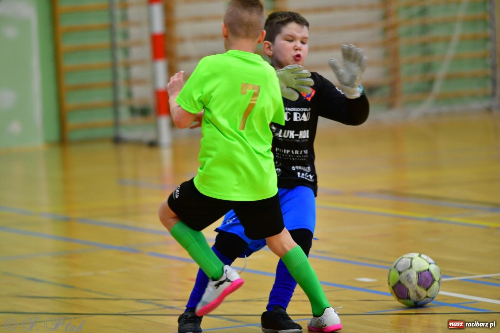 Zdjęcie w galerii na portalu naszraciborz.pl: Piłkarska rywalizacja rocznika 2016. Kolejny turniej fundacji Junior Trening [FOTO] wiadomości z regionu