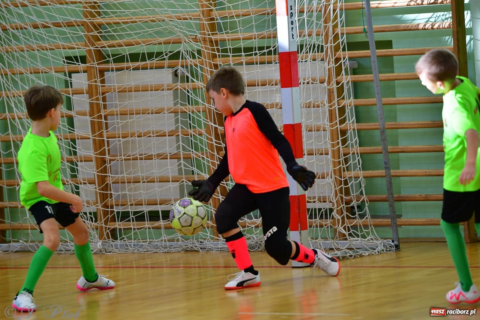 Zdjęcie w galerii na portalu naszraciborz.pl: Piłkarska rywalizacja rocznika 2016. Kolejny turniej fundacji Junior Trening [FOTO] wiadomości z regionu