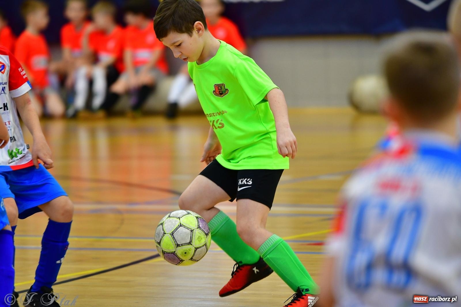 Zdjęcie w galerii na portalu naszraciborz.pl: Piłkarska rywalizacja rocznika 2016. Kolejny turniej fundacji Junior Trening [FOTO] wiadomości z regionu